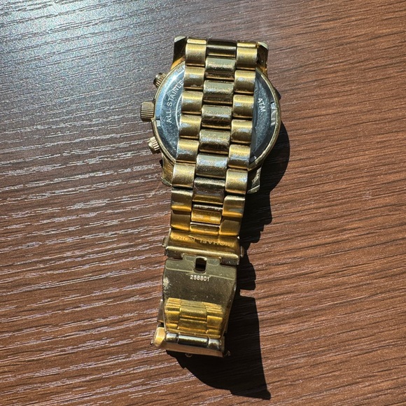 Michael Kors Oversized Runway Gold-Tone Watch - Picture 4 of 7